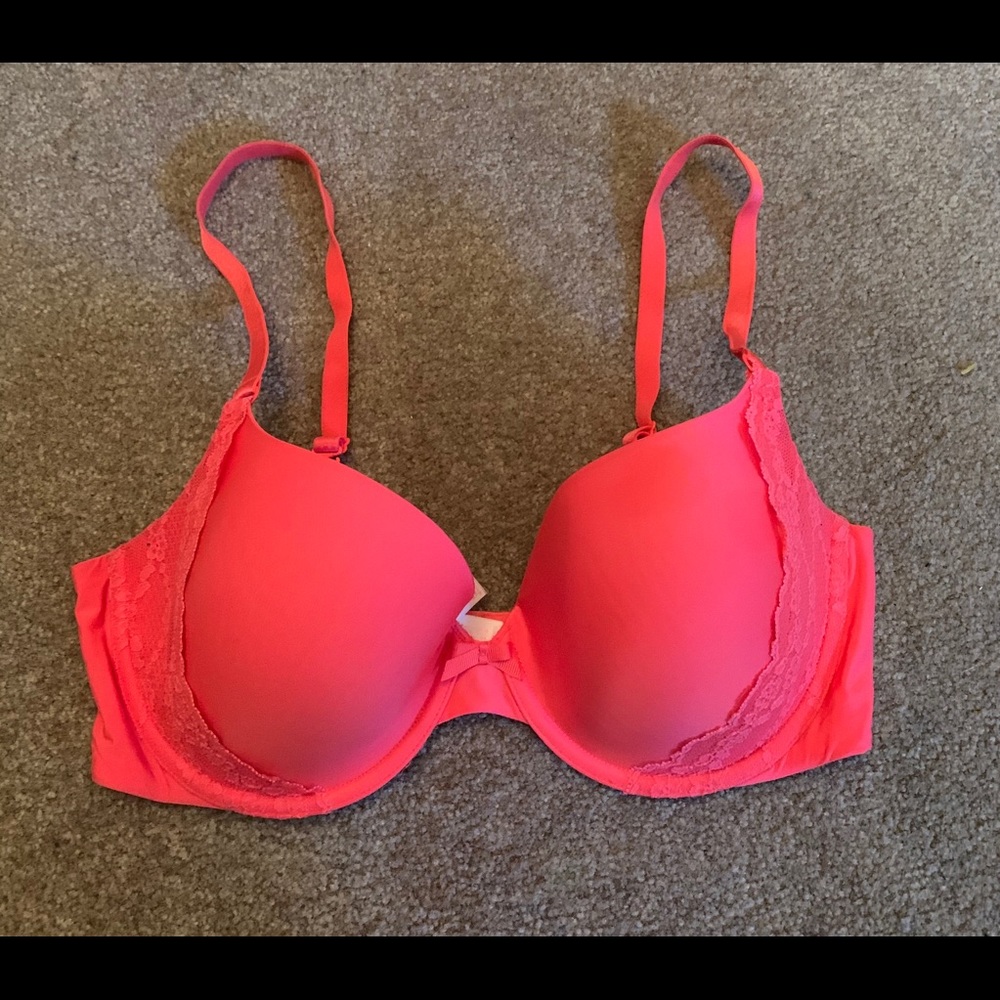 Victoria’s Secret Demi Bra - Picture 2 of 5